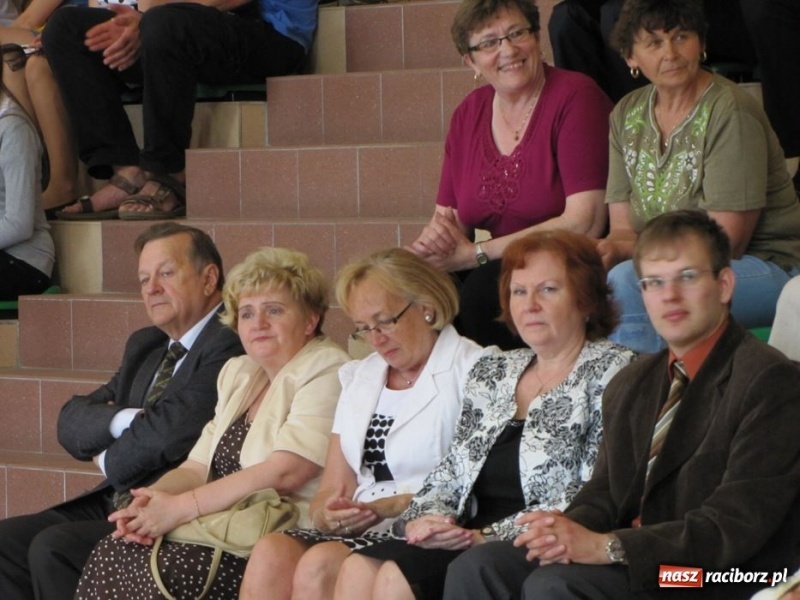 Zdjęcie w galerii na portalu naszraciborz.pl: Szkoła w Rudniku uczciła patrona wiadomości z regionu