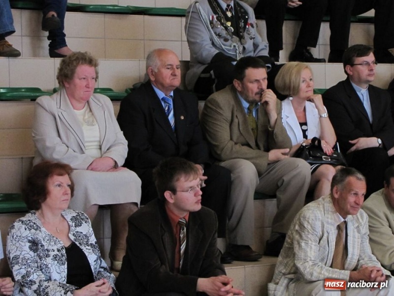 Zdjęcie w galerii na portalu naszraciborz.pl: Szkoła w Rudniku uczciła patrona wiadomości z regionu