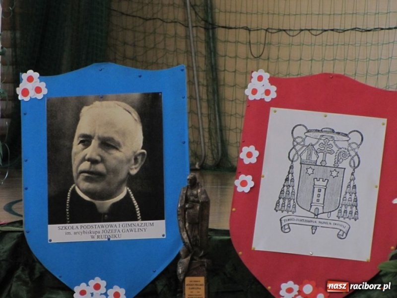 Zdjęcie w galerii na portalu naszraciborz.pl: Szkoła w Rudniku uczciła patrona wiadomości z regionu