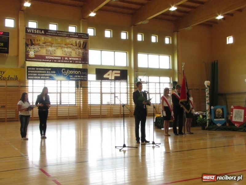 Zdjęcie w galerii na portalu naszraciborz.pl: Szkoła w Rudniku uczciła patrona wiadomości z regionu