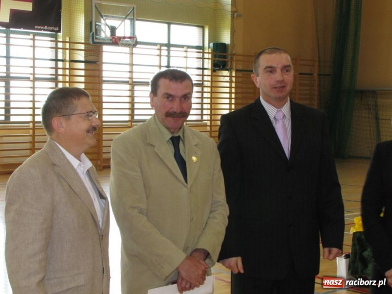 Zdjęcie w galerii na portalu naszraciborz.pl: Szkoła w Rudniku uczciła patrona wiadomości z regionu