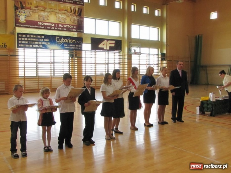 Zdjęcie w galerii na portalu naszraciborz.pl: Szkoła w Rudniku uczciła patrona wiadomości z regionu