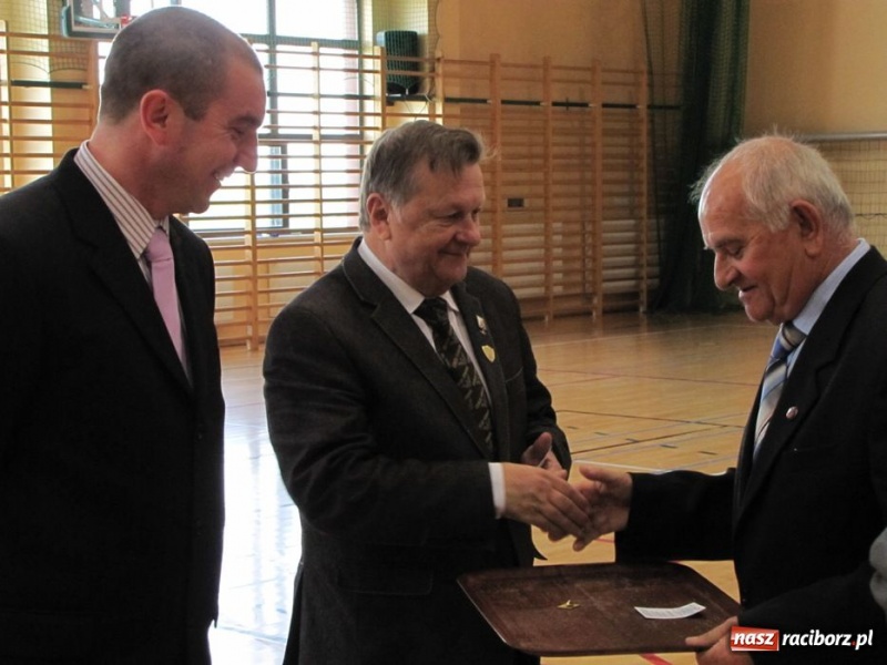 Zdjęcie w galerii na portalu naszraciborz.pl: Szkoła w Rudniku uczciła patrona wiadomości z regionu