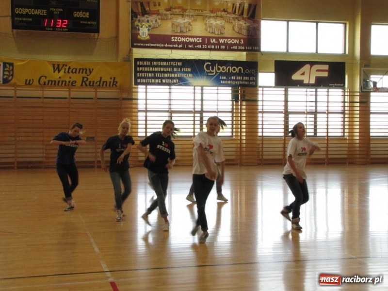 Zdjęcie w galerii na portalu naszraciborz.pl: Szkoła w Rudniku uczciła patrona wiadomości z regionu