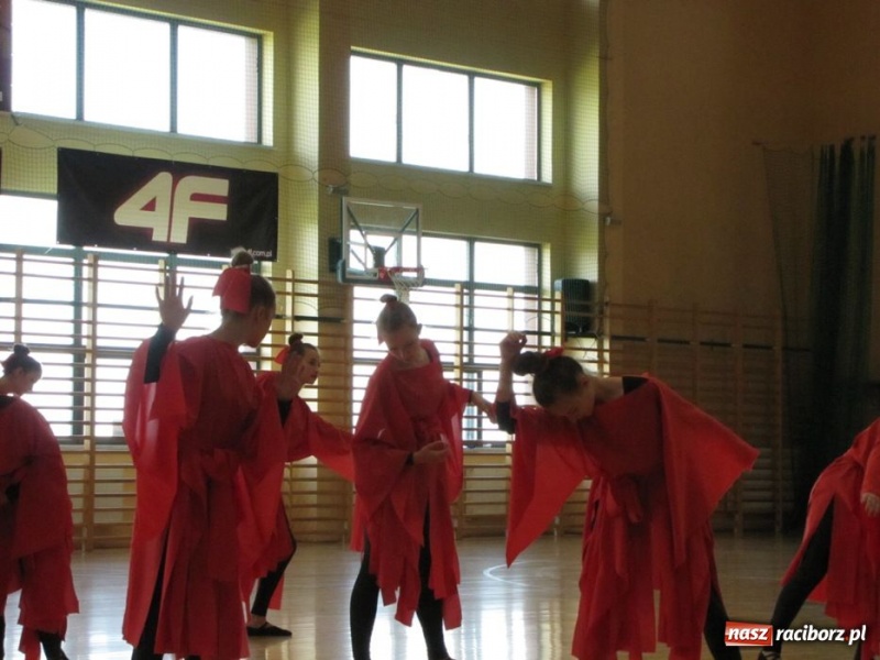 Zdjęcie w galerii na portalu naszraciborz.pl: Szkoła w Rudniku uczciła patrona wiadomości z regionu