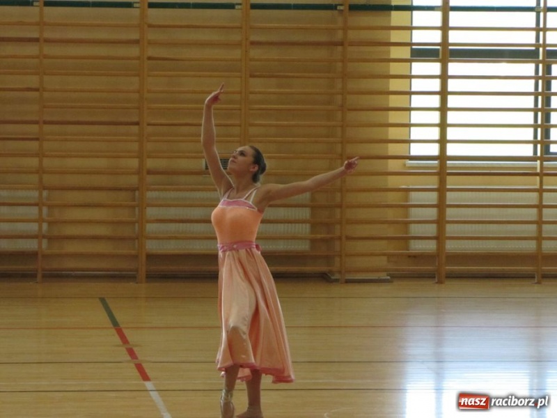 Zdjęcie w galerii na portalu naszraciborz.pl: Szkoła w Rudniku uczciła patrona wiadomości z regionu