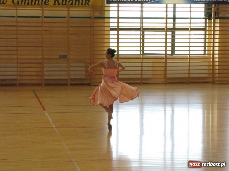 Zdjęcie w galerii na portalu naszraciborz.pl: Szkoła w Rudniku uczciła patrona wiadomości z regionu