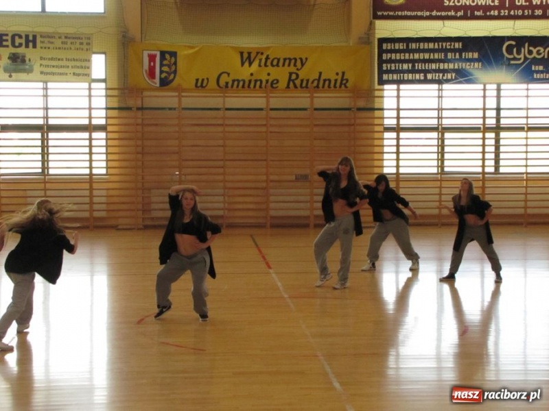 Zdjęcie w galerii na portalu naszraciborz.pl: Szkoła w Rudniku uczciła patrona wiadomości z regionu