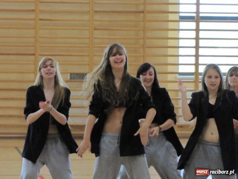 Zdjęcie w galerii na portalu naszraciborz.pl: Szkoła w Rudniku uczciła patrona wiadomości z regionu