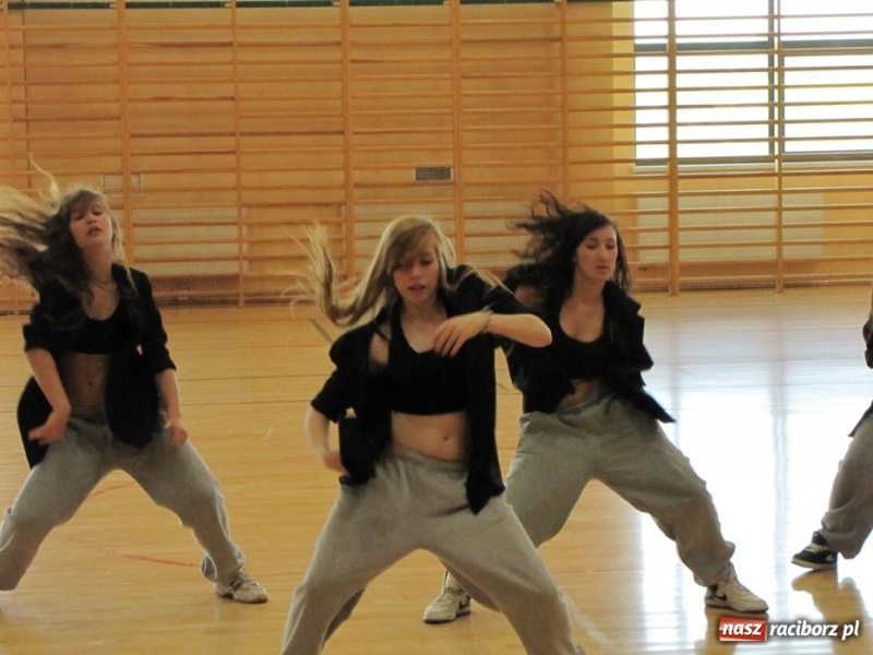 Zdjęcie w galerii na portalu naszraciborz.pl: Szkoła w Rudniku uczciła patrona wiadomości z regionu