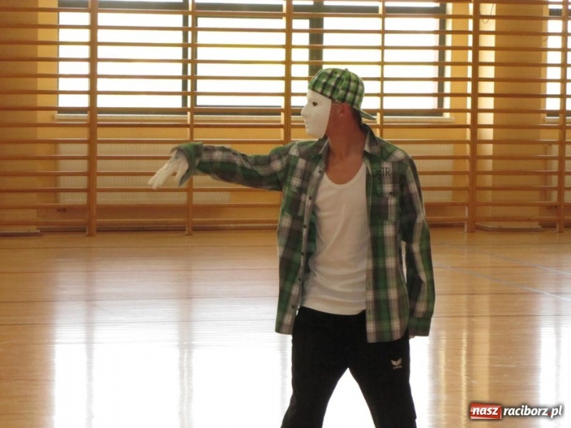 Zdjęcie w galerii na portalu naszraciborz.pl: Szkoła w Rudniku uczciła patrona wiadomości z regionu