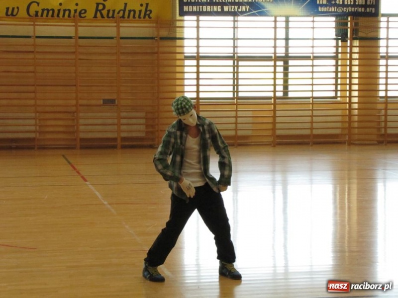 Zdjęcie w galerii na portalu naszraciborz.pl: Szkoła w Rudniku uczciła patrona wiadomości z regionu