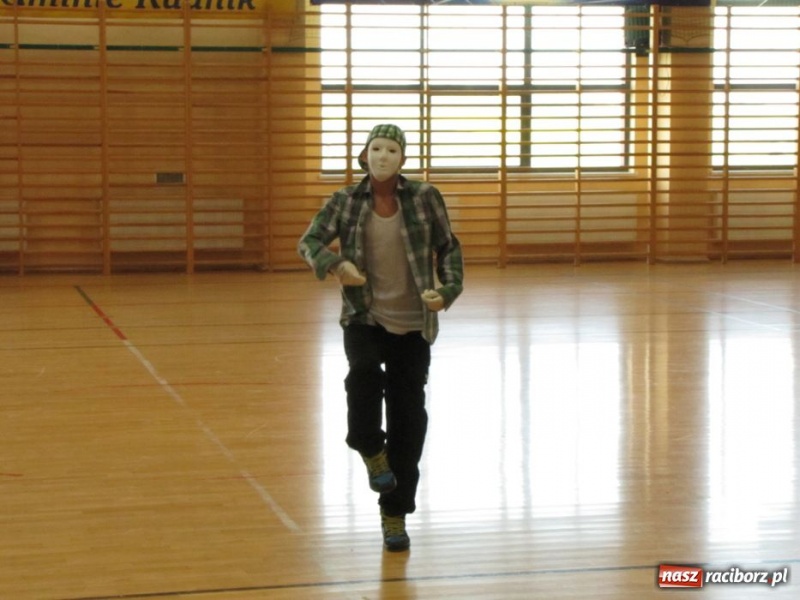 Zdjęcie w galerii na portalu naszraciborz.pl: Szkoła w Rudniku uczciła patrona wiadomości z regionu