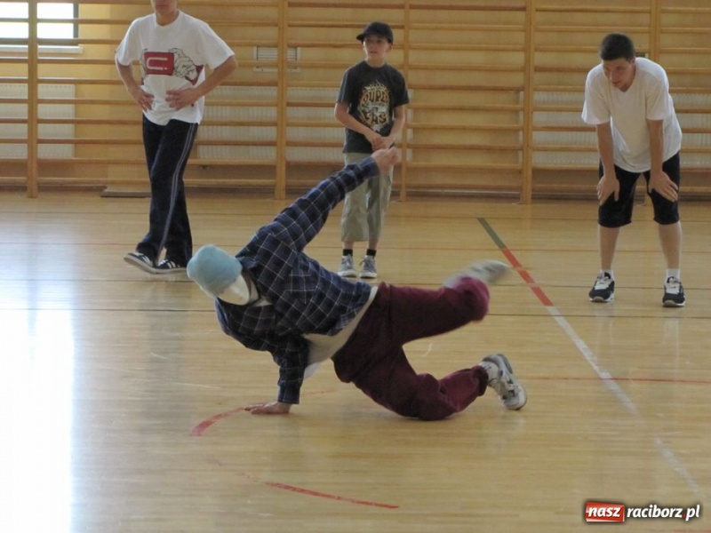 Zdjęcie w galerii na portalu naszraciborz.pl: Szkoła w Rudniku uczciła patrona wiadomości z regionu