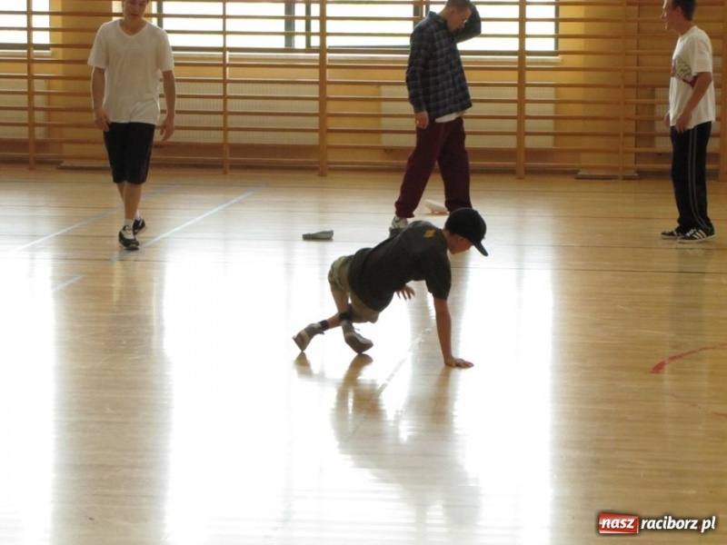 Zdjęcie w galerii na portalu naszraciborz.pl: Szkoła w Rudniku uczciła patrona wiadomości z regionu