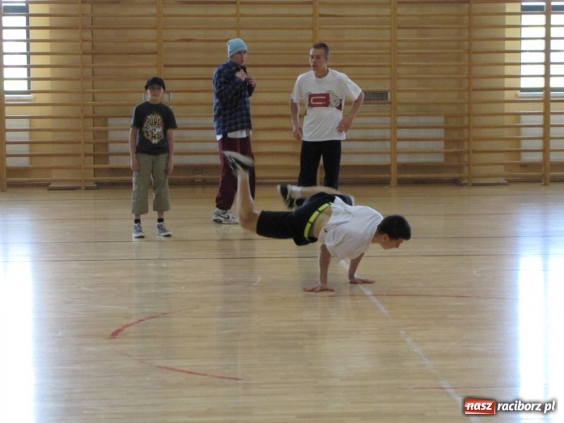 Zdjęcie w galerii na portalu naszraciborz.pl: Szkoła w Rudniku uczciła patrona wiadomości z regionu