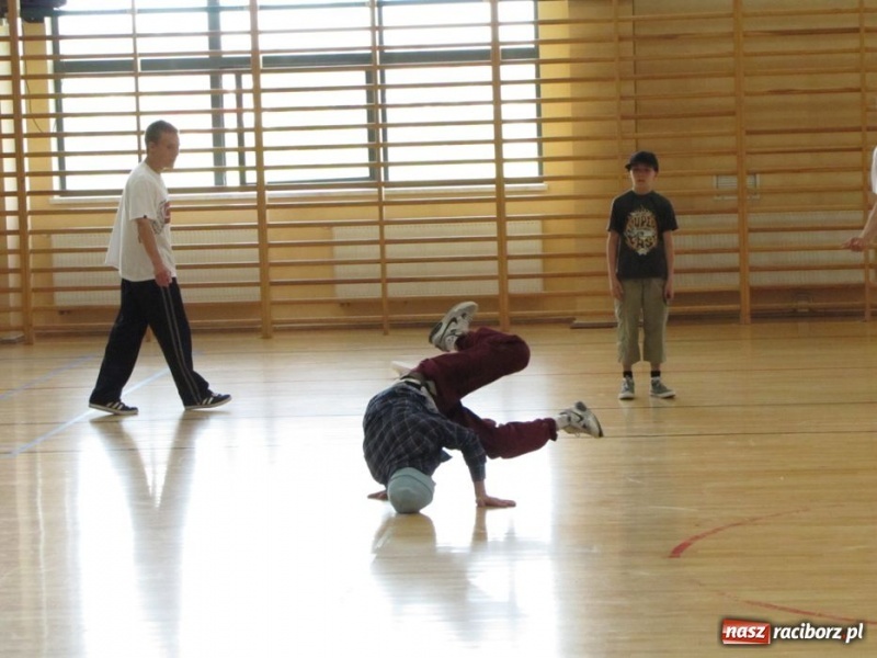 Zdjęcie w galerii na portalu naszraciborz.pl: Szkoła w Rudniku uczciła patrona wiadomości z regionu