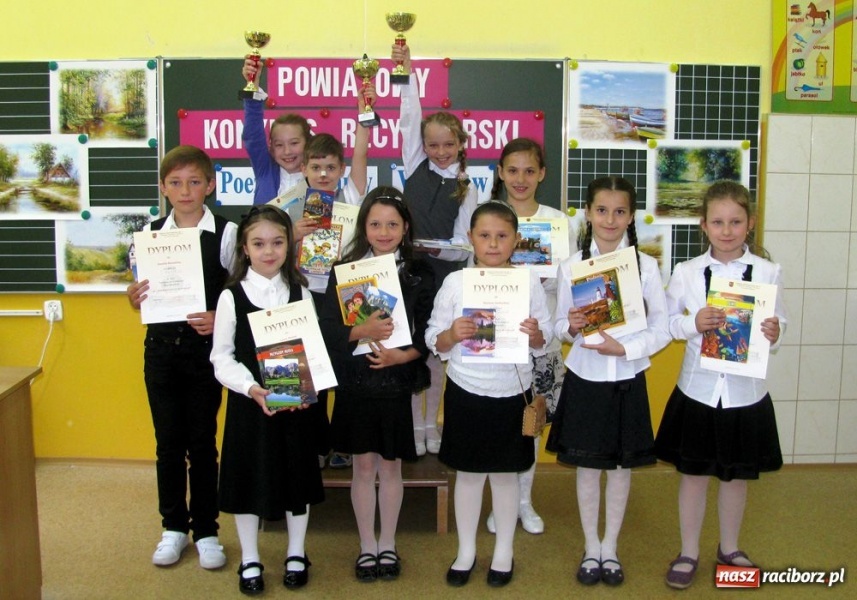 Zdjęcie w galerii na portalu naszraciborz.pl: Powiatowi mistrzowie recytacji wiadomości z regionu