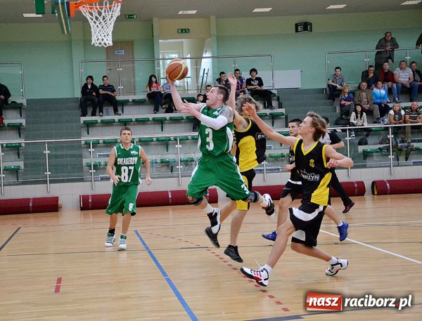 Zdjęcie w galerii na portalu naszraciborz.pl: Amatorzy basketa na jednym parkiecie wiadomości z regionu