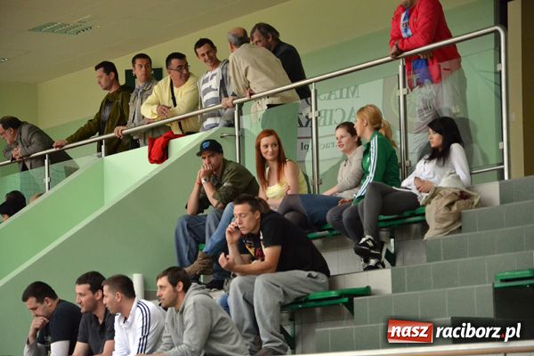 Zdjęcie w galerii na portalu naszraciborz.pl: Amatorzy basketa na jednym parkiecie wiadomości z regionu