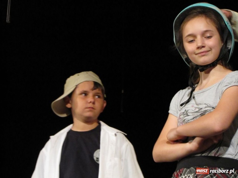 Zdjęcie w galerii na portalu naszraciborz.pl: Młodzi aktorzy wystąpili w Strzesze wiadomości z regionu