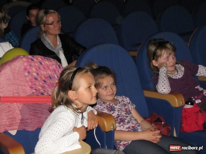 Zdjęcie w galerii na portalu naszraciborz.pl: Młodzi aktorzy wystąpili w Strzesze wiadomości z regionu