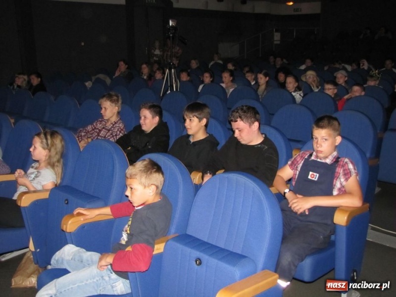 Zdjęcie w galerii na portalu naszraciborz.pl: Młodzi aktorzy wystąpili w Strzesze wiadomości z regionu