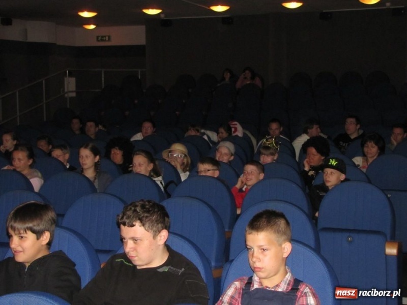 Zdjęcie w galerii na portalu naszraciborz.pl: Młodzi aktorzy wystąpili w Strzesze wiadomości z regionu