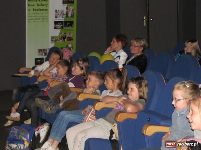 Zdjęcie w galerii na portalu naszraciborz.pl: Młodzi aktorzy wystąpili w Strzesze wiadomości z regionu