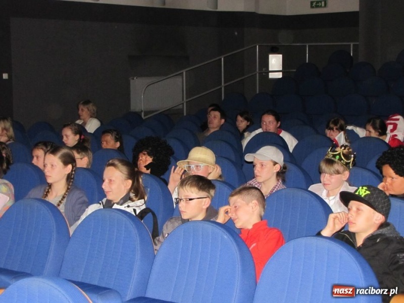 Zdjęcie w galerii na portalu naszraciborz.pl: Młodzi aktorzy wystąpili w Strzesze wiadomości z regionu