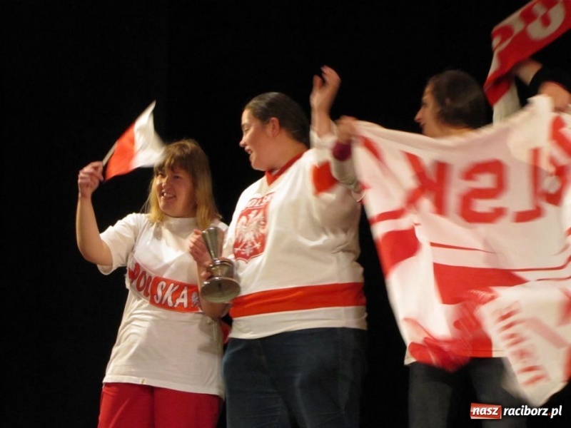 Zdjęcie w galerii na portalu naszraciborz.pl: Młodzi aktorzy wystąpili w Strzesze wiadomości z regionu