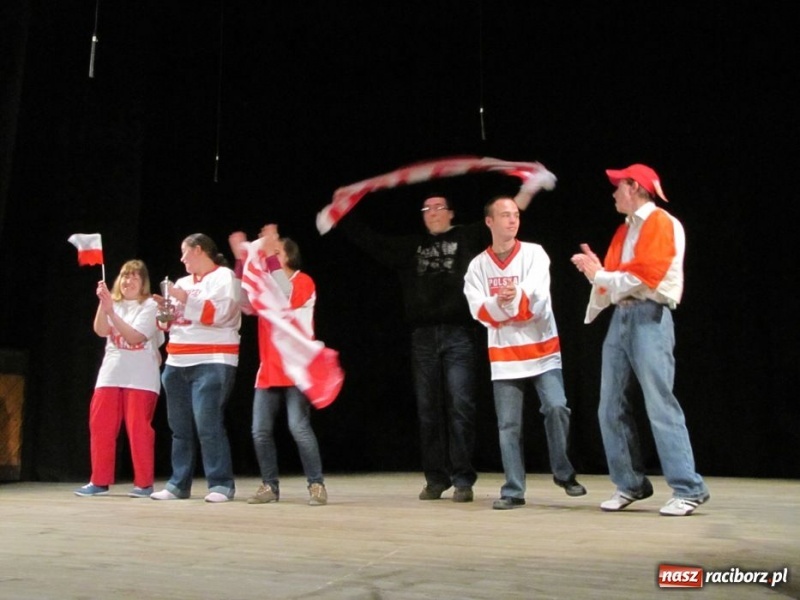 Zdjęcie w galerii na portalu naszraciborz.pl: Młodzi aktorzy wystąpili w Strzesze wiadomości z regionu