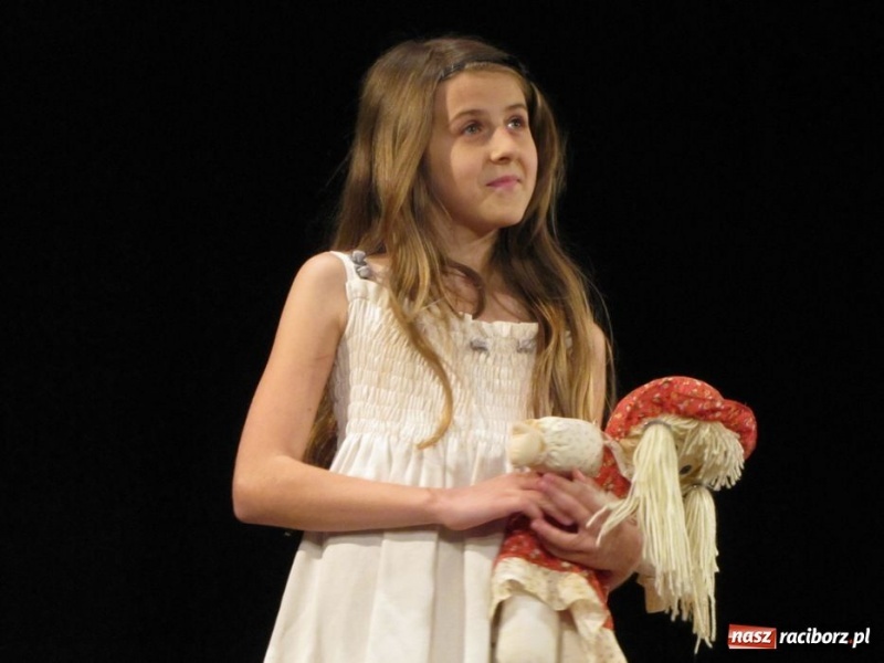 Zdjęcie w galerii na portalu naszraciborz.pl: Młodzi aktorzy wystąpili w Strzesze wiadomości z regionu