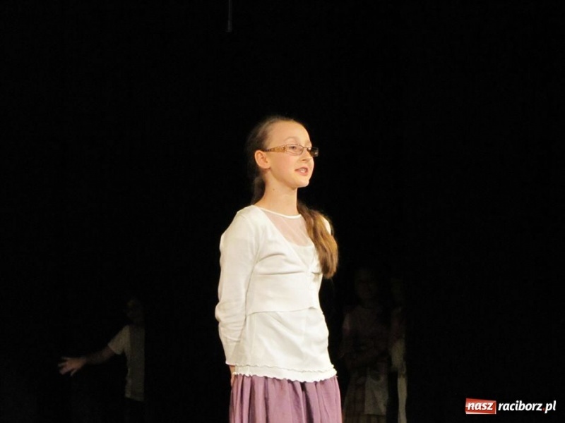 Zdjęcie w galerii na portalu naszraciborz.pl: Młodzi aktorzy wystąpili w Strzesze wiadomości z regionu