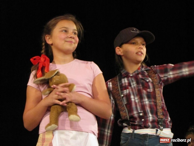 Zdjęcie w galerii na portalu naszraciborz.pl: Młodzi aktorzy wystąpili w Strzesze wiadomości z regionu