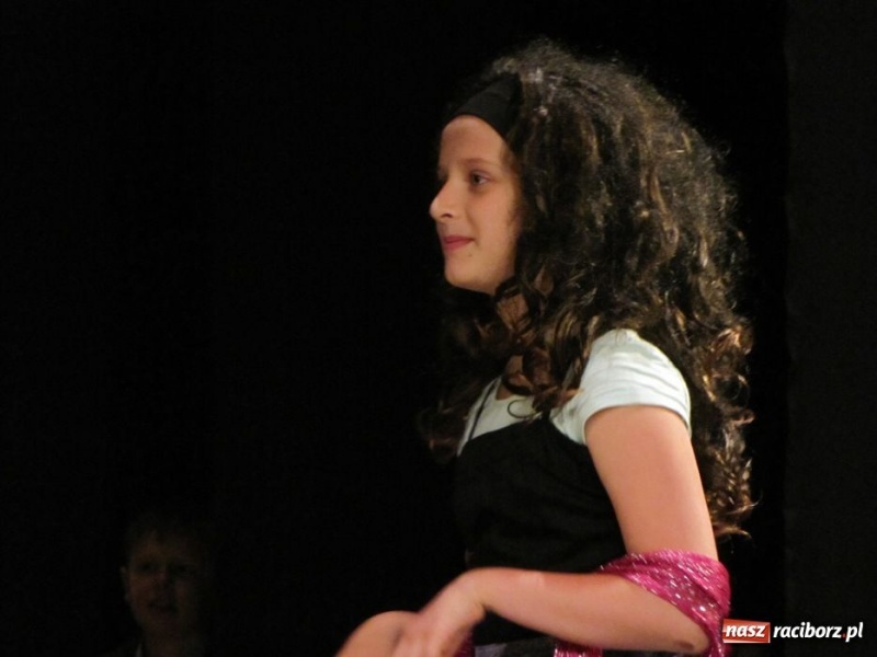 Zdjęcie w galerii na portalu naszraciborz.pl: Młodzi aktorzy wystąpili w Strzesze wiadomości z regionu