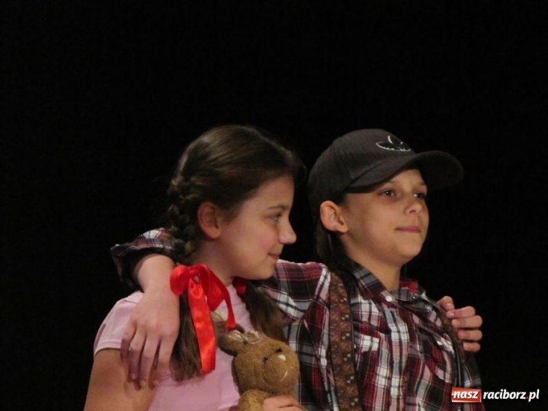 Zdjęcie w galerii na portalu naszraciborz.pl: Młodzi aktorzy wystąpili w Strzesze wiadomości z regionu