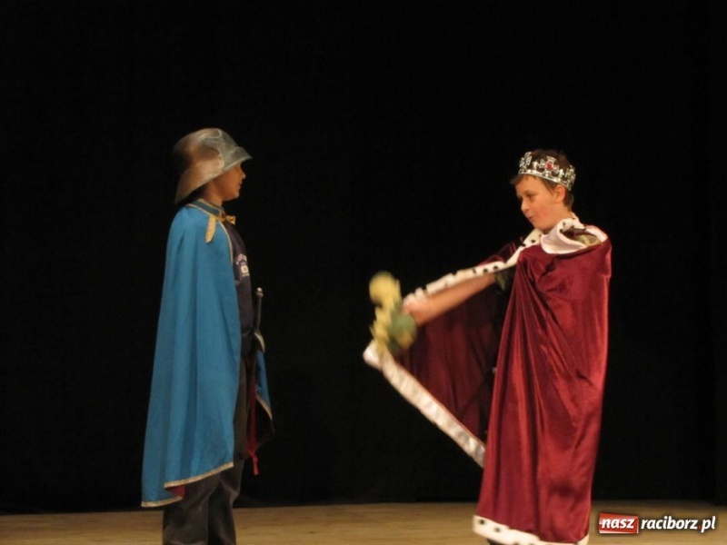 Zdjęcie w galerii na portalu naszraciborz.pl: Młodzi aktorzy wystąpili w Strzesze wiadomości z regionu