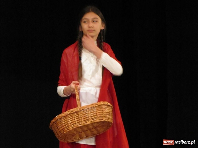 Zdjęcie w galerii na portalu naszraciborz.pl: Młodzi aktorzy wystąpili w Strzesze wiadomości z regionu