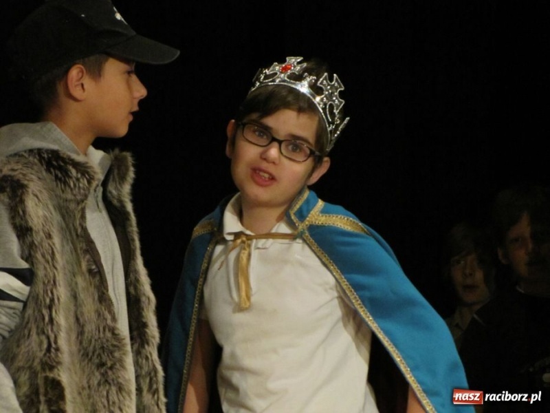 Zdjęcie w galerii na portalu naszraciborz.pl: Młodzi aktorzy wystąpili w Strzesze wiadomości z regionu