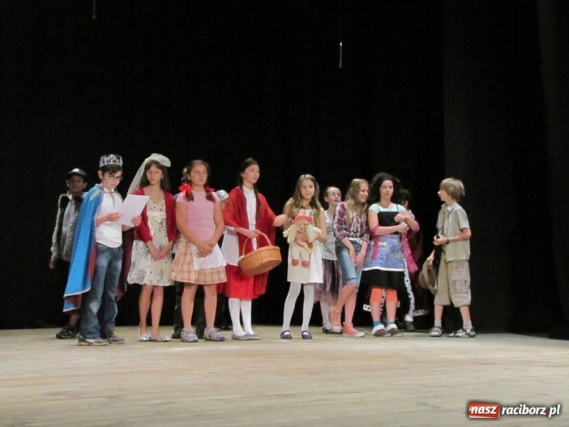 Zdjęcie w galerii na portalu naszraciborz.pl: Młodzi aktorzy wystąpili w Strzesze wiadomości z regionu