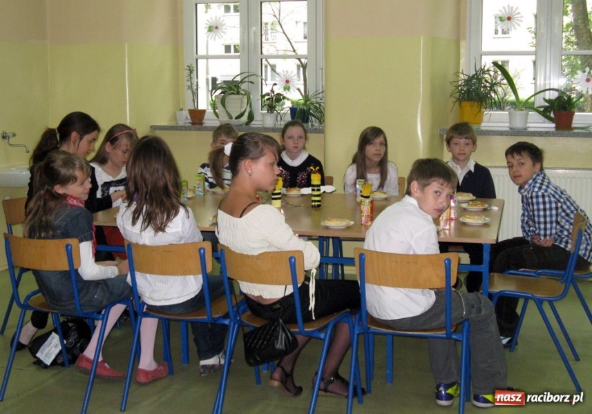 Zdjęcie w galerii na portalu naszraciborz.pl: Zmagania z angielskim alfabetem wiadomości z regionu