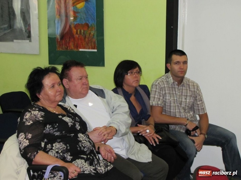 Zdjęcie w galerii na portalu naszraciborz.pl: W MDK odbył się konkurs piosenki wiadomości z regionu