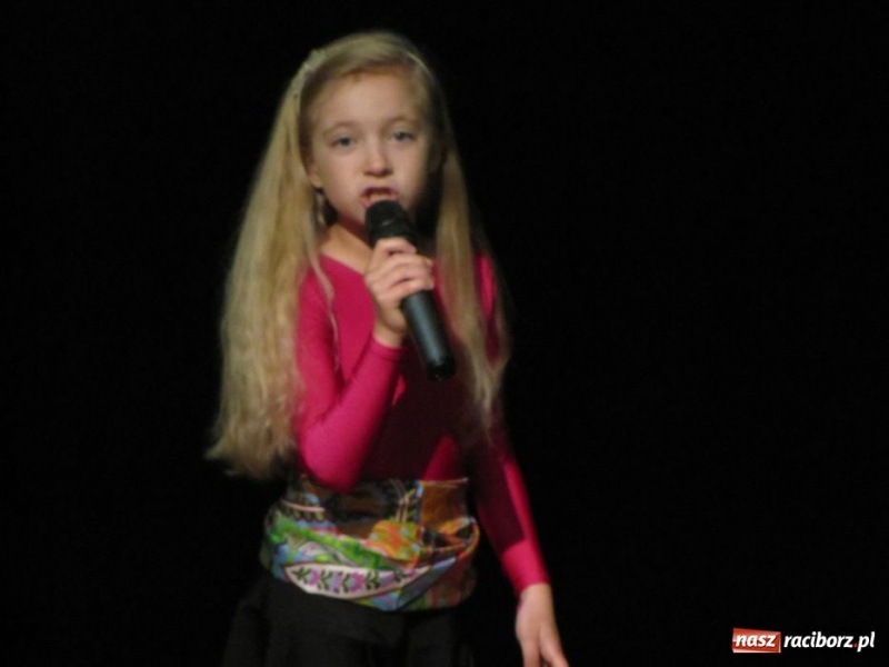 Zdjęcie w galerii na portalu naszraciborz.pl: W MDK odbył się konkurs piosenki wiadomości z regionu