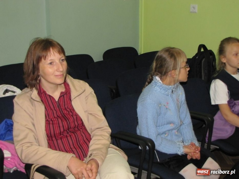 Zdjęcie w galerii na portalu naszraciborz.pl: W MDK odbył się konkurs piosenki wiadomości z regionu