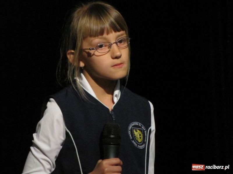 Zdjęcie w galerii na portalu naszraciborz.pl: W MDK odbył się konkurs piosenki wiadomości z regionu