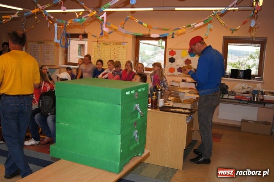 Zdjęcie w galerii na portalu naszraciborz.pl: Spotkanie w czeskiej pasiece wiadomości z regionu