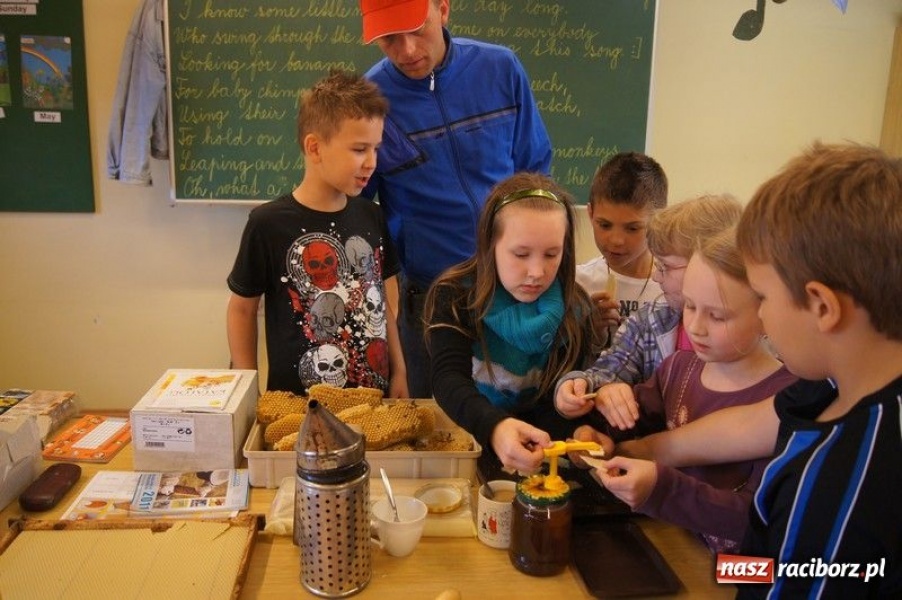 Zdjęcie w galerii na portalu naszraciborz.pl: Spotkanie w czeskiej pasiece wiadomości z regionu