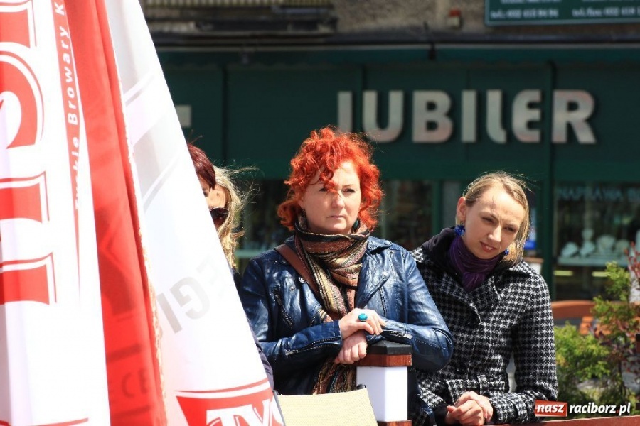 Zdjęcie w galerii na portalu naszraciborz.pl: Happening i żywe piłkarzyki na rynku wiadomości z regionu