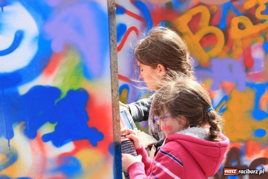 Zdjęcie w galerii na portalu naszraciborz.pl: Happening i żywe piłkarzyki na rynku wiadomości z regionu